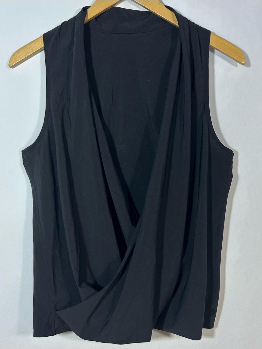Lululemon Draped Crossover Sleeveless Top Blouse Medium 8 Black